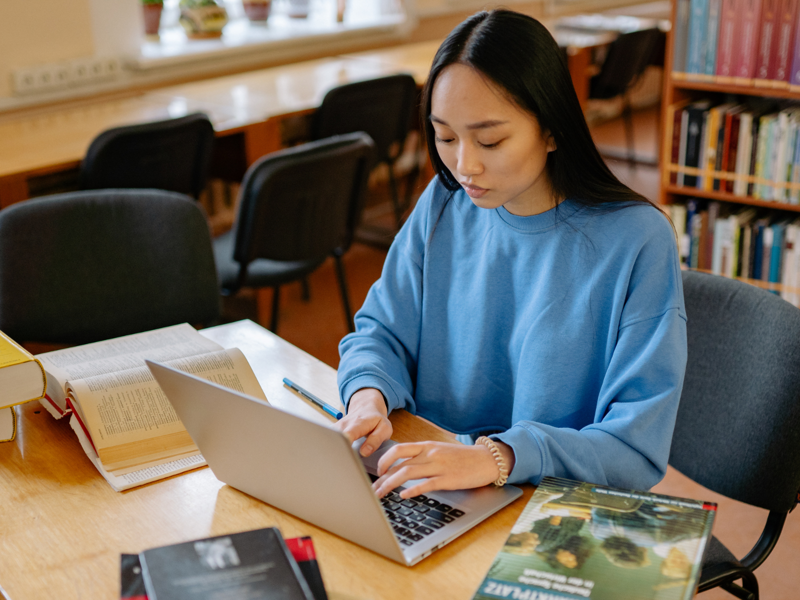 Estudiante preparándose para iTEP