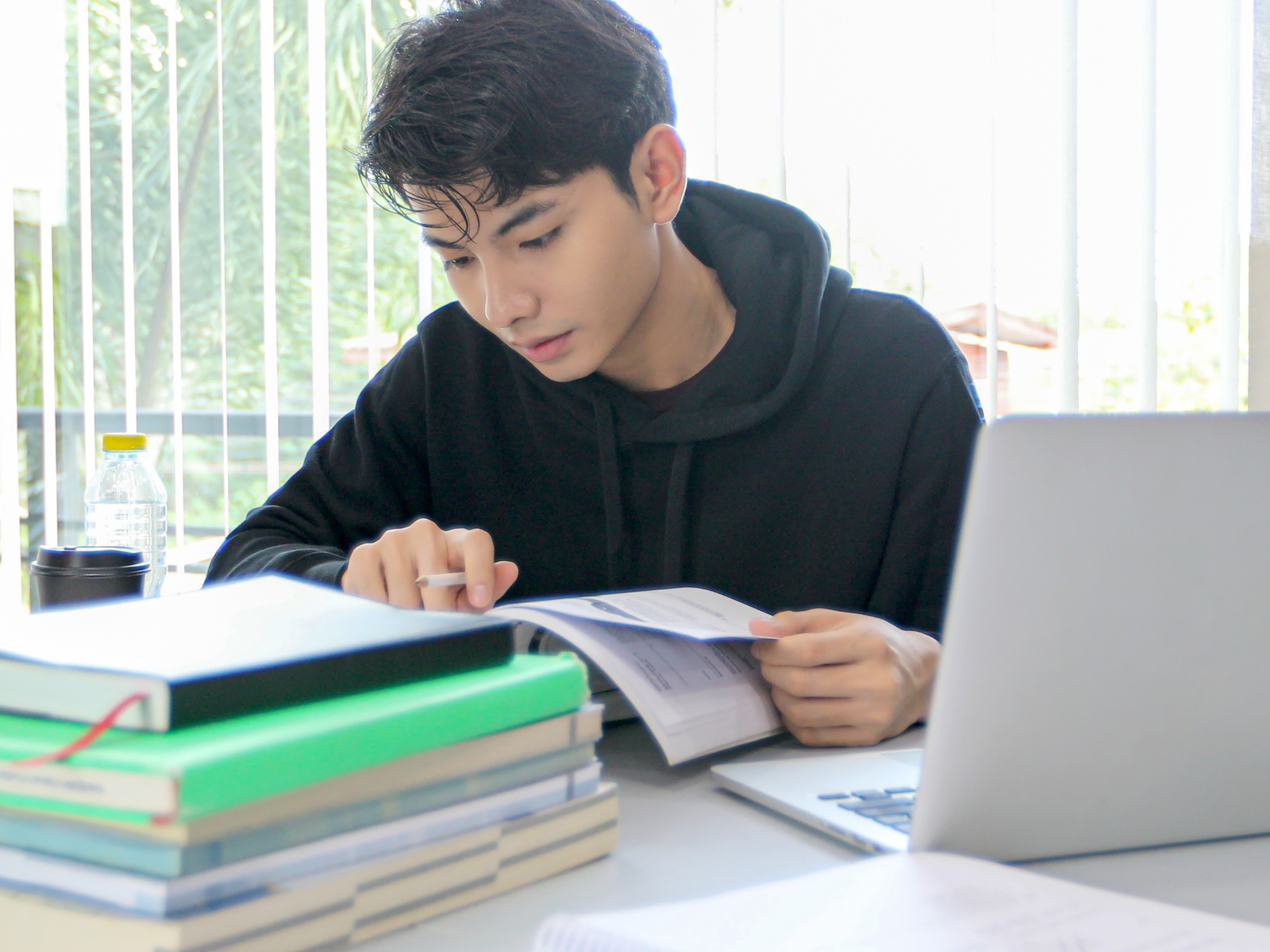 Estudiante preparándose para MET