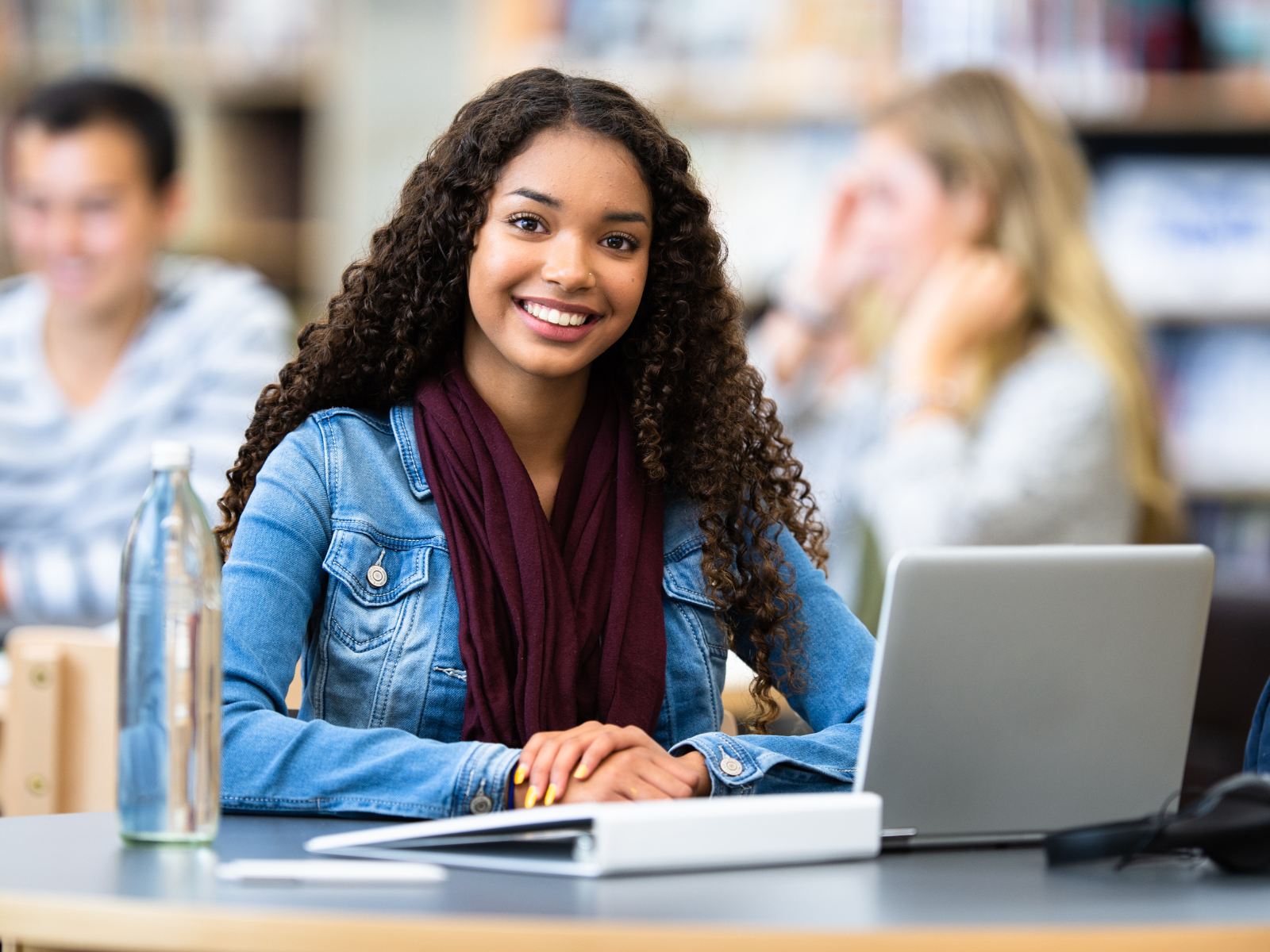 Estudiante preparándose para acreditar inglés en UDEP